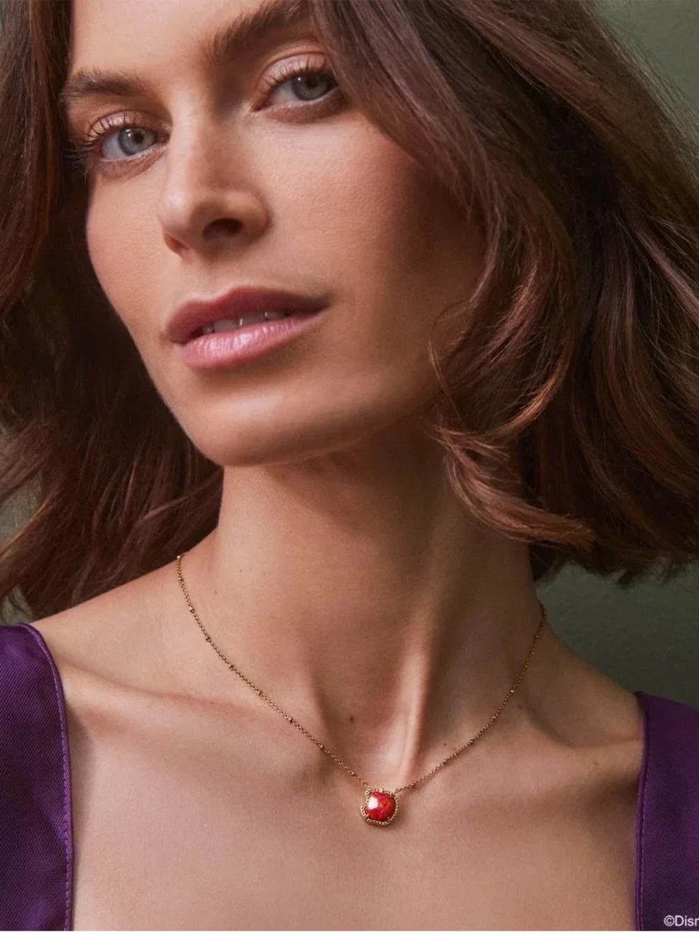 Kendra Scott Disney Snow White necklace features a bitten apple pendant - Picture 2 of 6